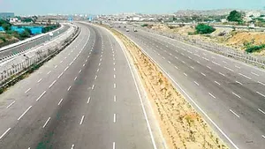 Parking a Broken Vehicle on Fast-Moving Ring Road Was Root Cause of Crash, Rules Madras High Court; Tata AIG's Appeal Dismissed